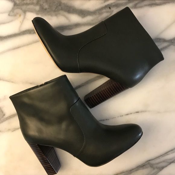BRAND NEW Ann Taylor Spruce Green Booties - Picture 4 of 6